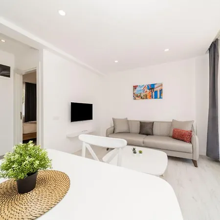 Superb Flat Close To Duden Waterfall In Muratpasa Daire
